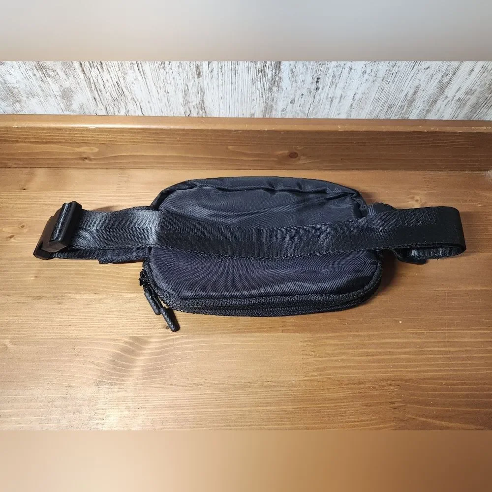 Classic Black Crossbody Fanny Hip Travel Bag Pockets Zipper Card Slots Like New